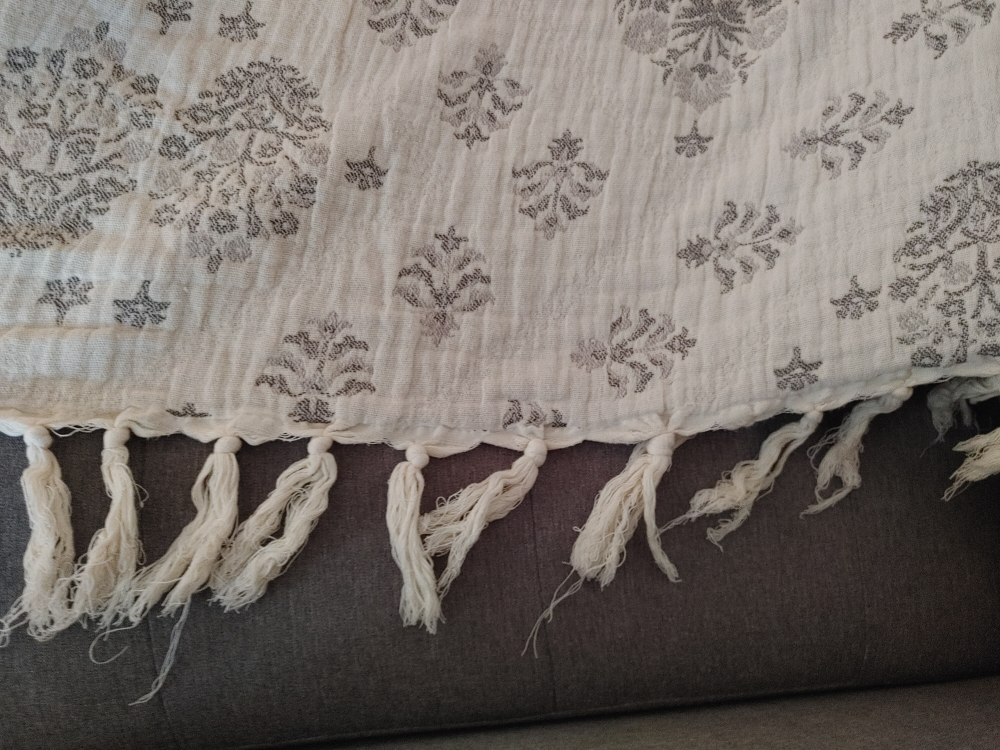 100% cotton Patterned Throw Blanket with Tassels - photo 3