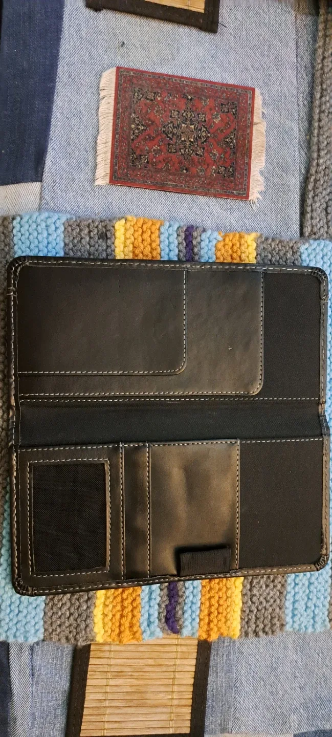 Leeds Black Wallet image indicator(2)