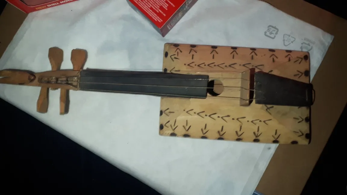 hand crafted wodden fiddle antique