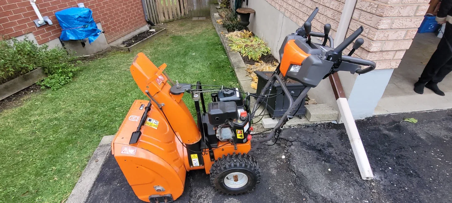 Husqvarna ST 224 Snow Blower