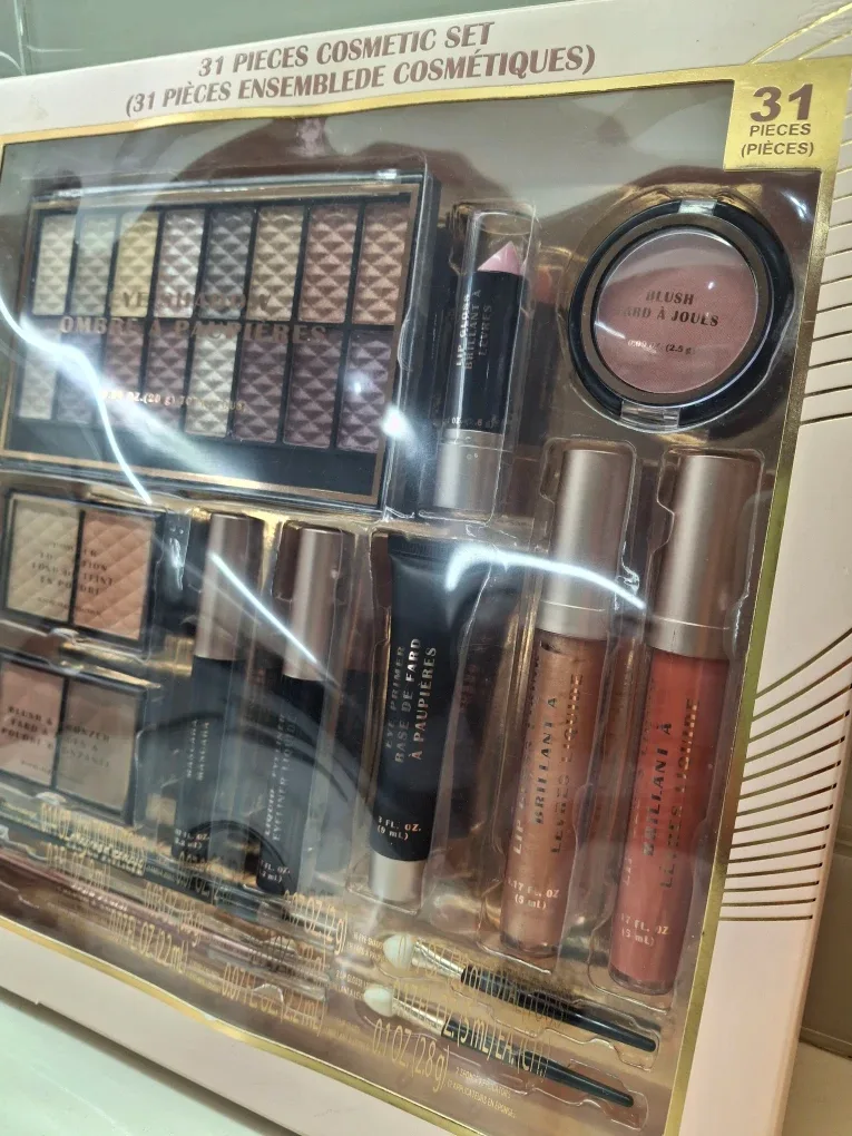 New 31-Piece Cosmetic Set image indicator(6)