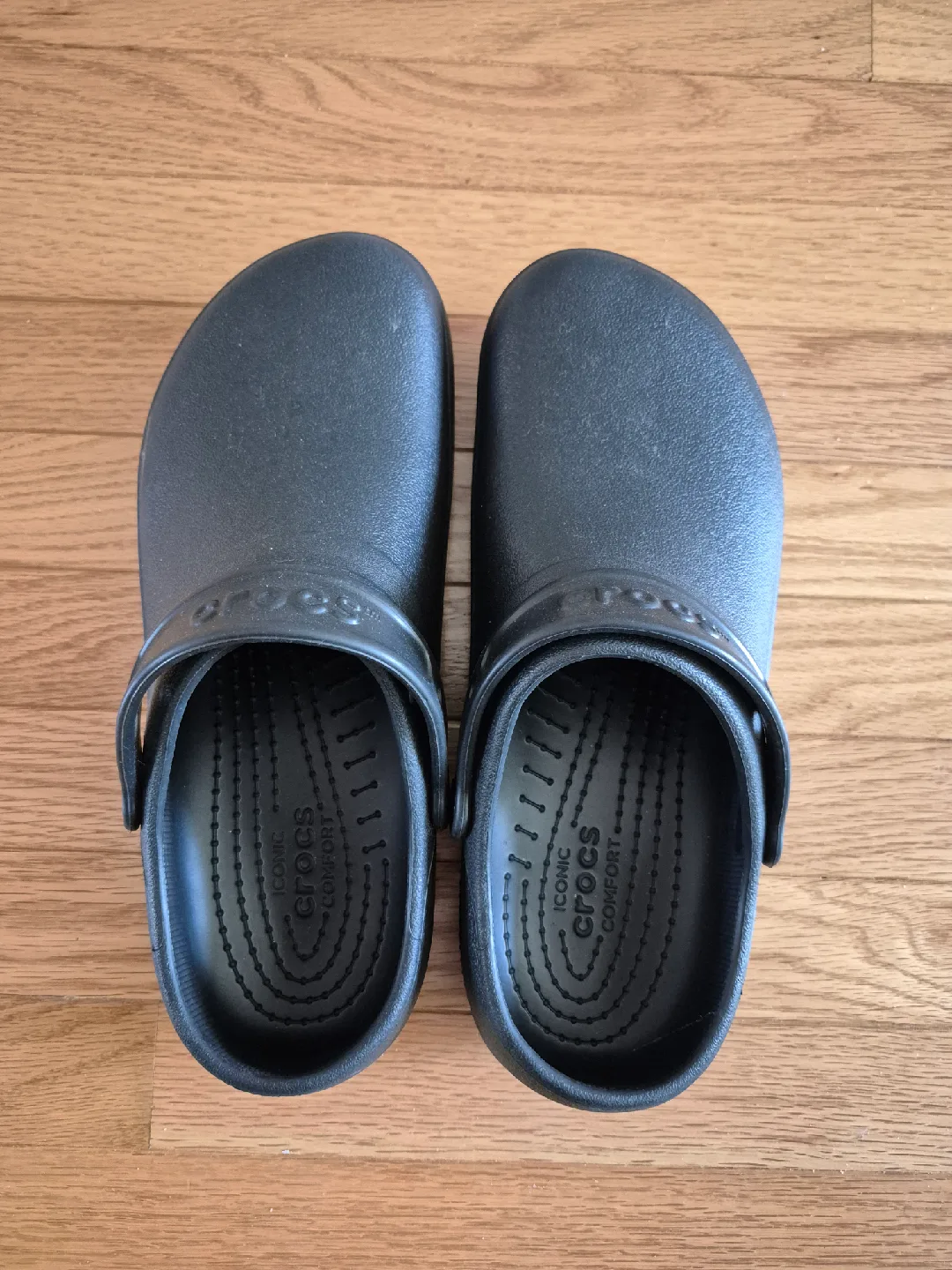 Crocs: 2 pairs Men's Size 11 + a free pair ($40 for the lot) image indicator(2)