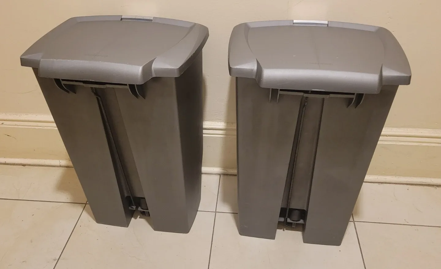 Step Plastic Trash Can image indicator(5)