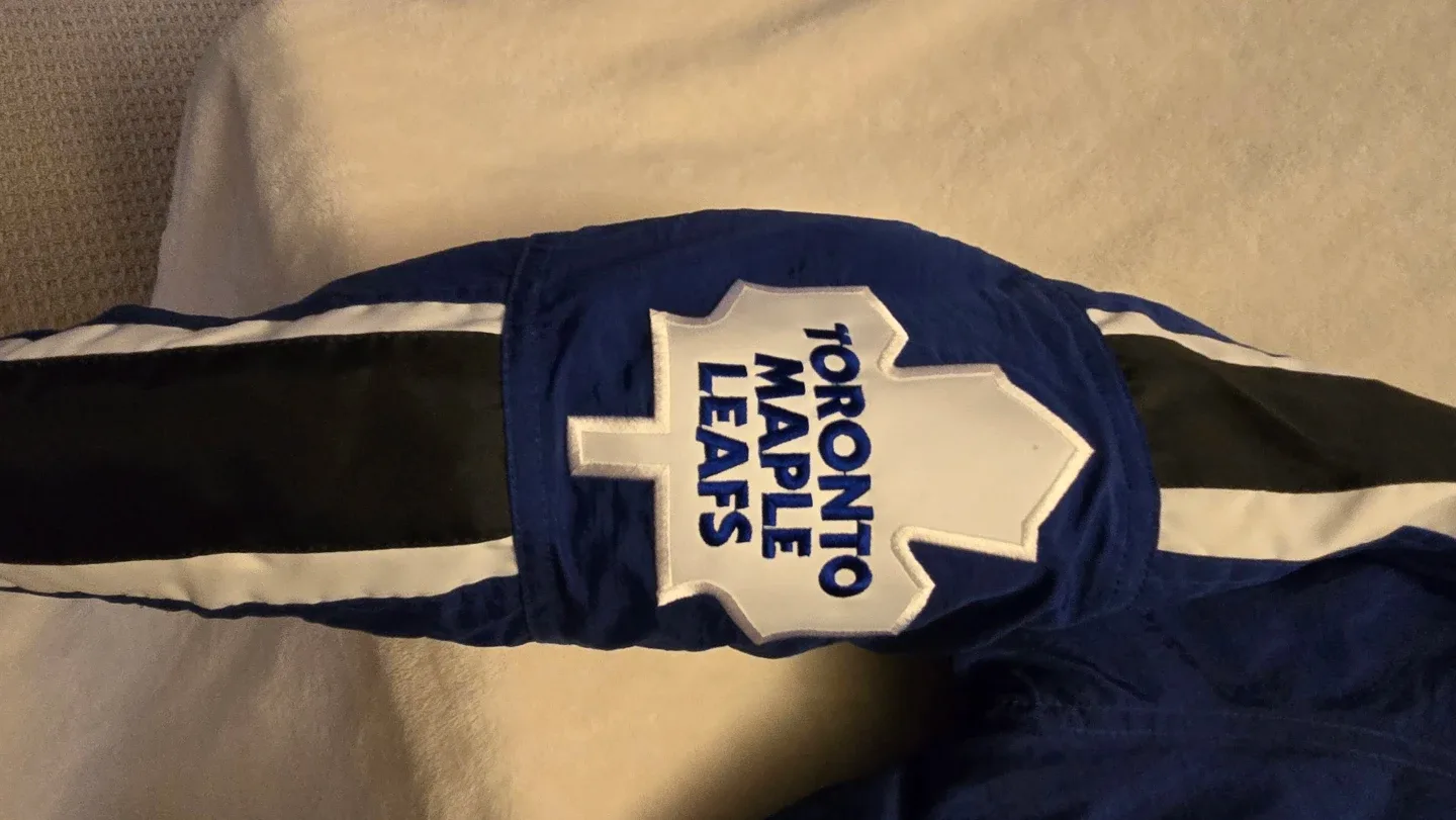 Starter Toronto Maple Leafs Jacket Size S image indicator(2)
