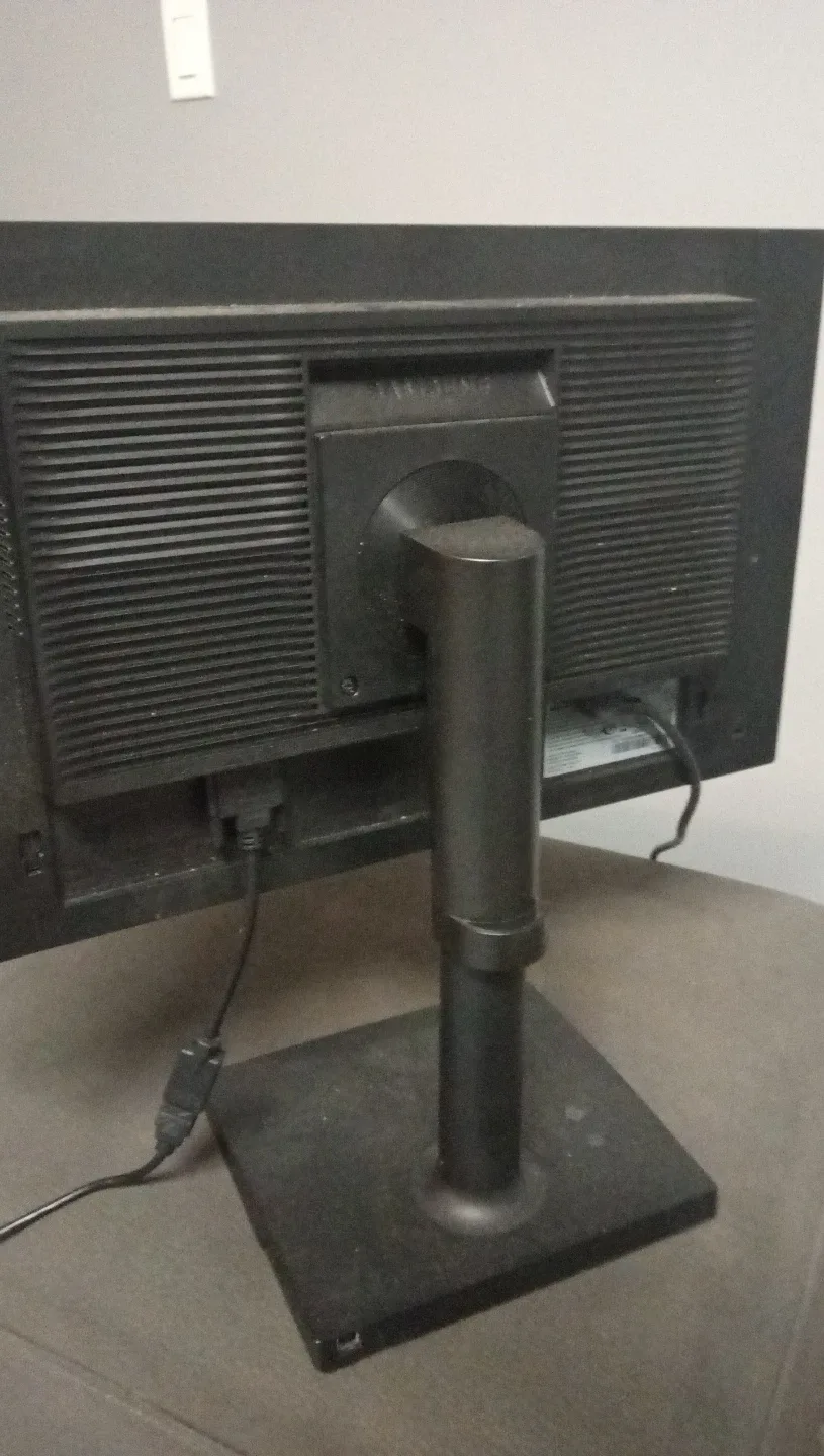 Samsung LS22E63UDS/ZA 22-inch Monitor image indicator(2)