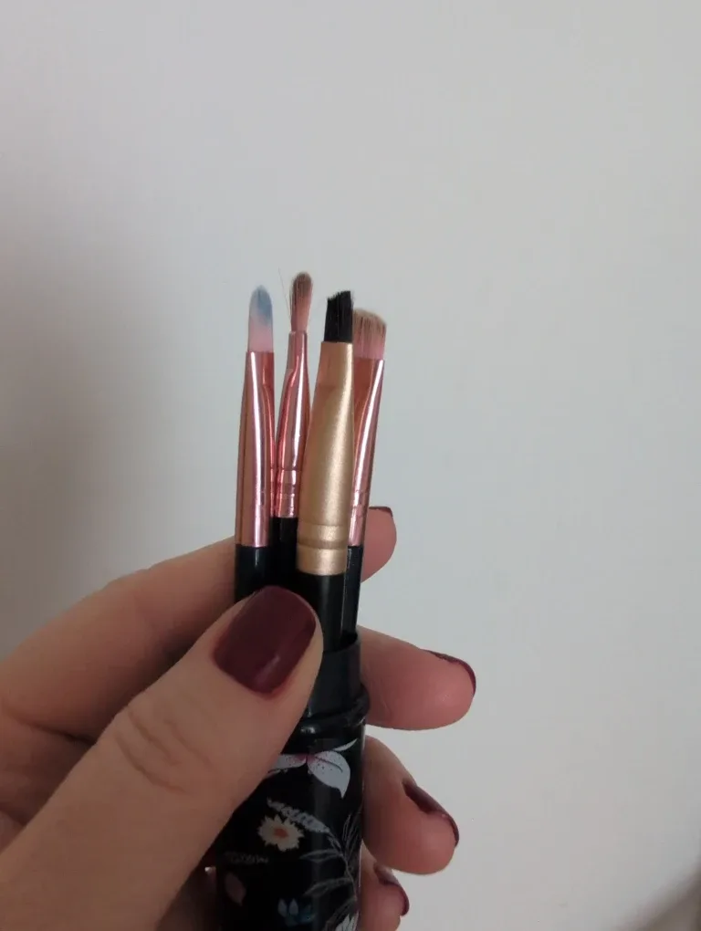 Makeup Brush Set with Floral Case image indicator(3)