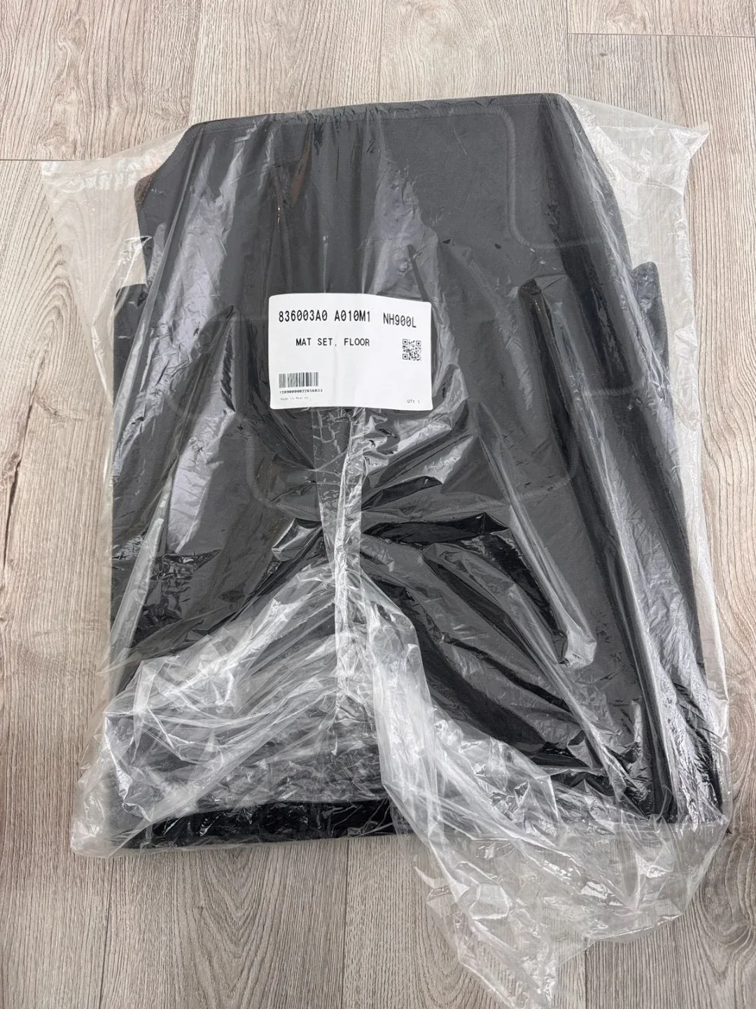 Honda CR-V 2023-2025 floor mats, new original! image indicator(2)