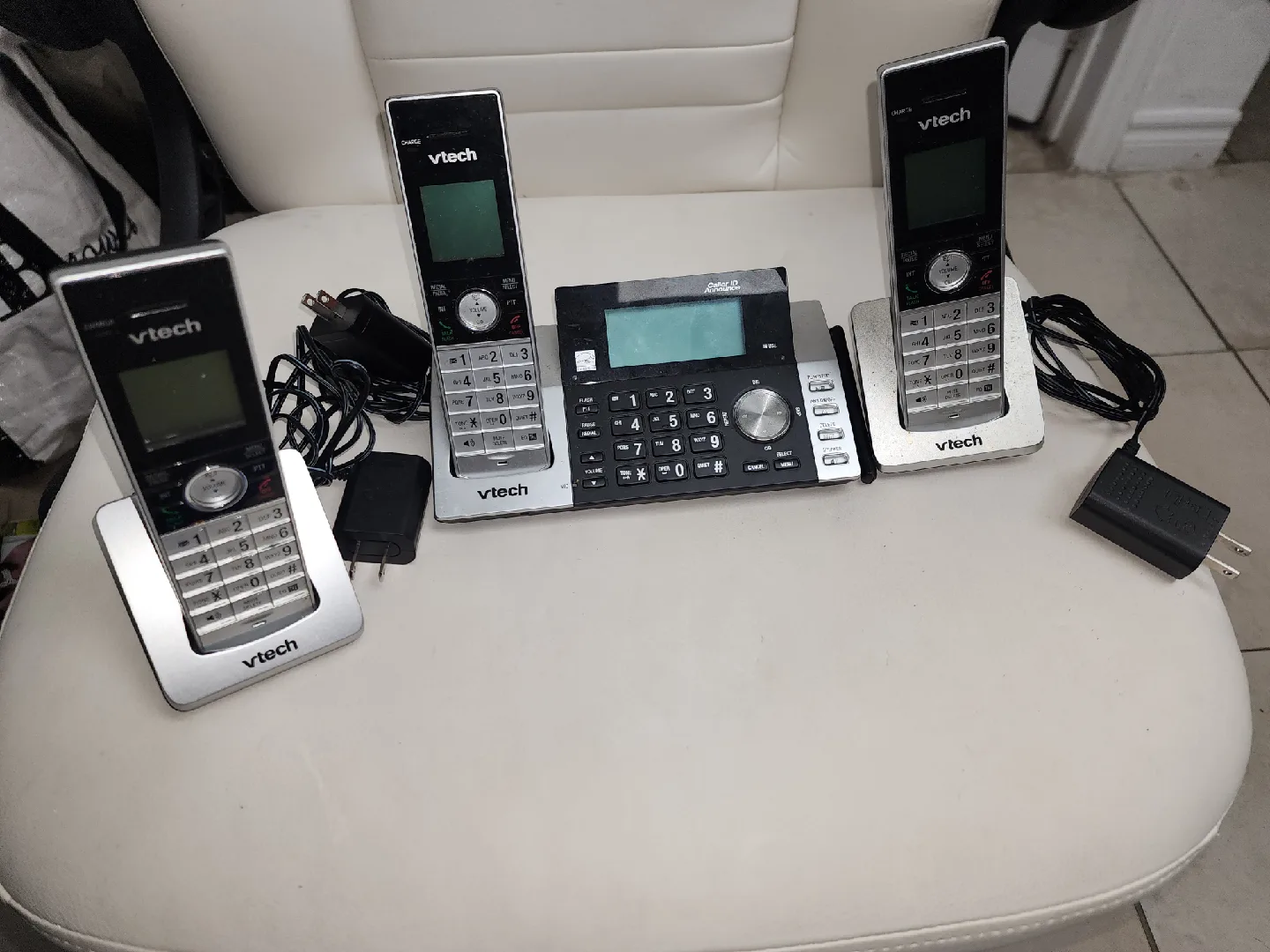 VTech Cordless Phone System with 3 Handsets image indicator(2)