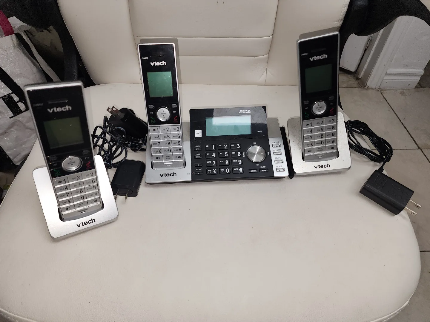 VTech Cordless Phone System with 3 Handsets image indicator(3)