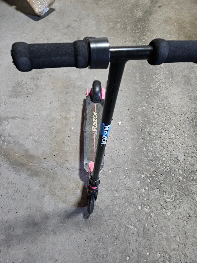 Razor Pink Scooter image indicator(2)