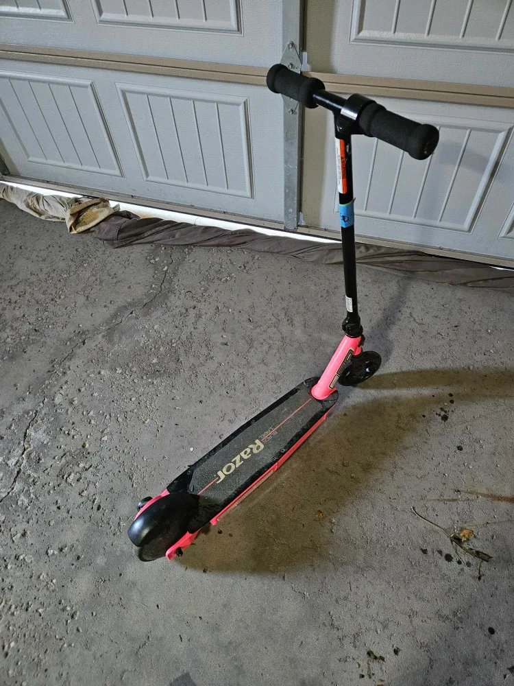 Razor Pink Scooter image indicator(3)