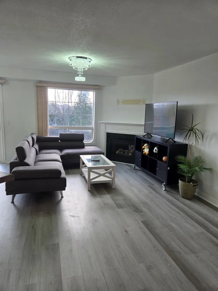 Private room for rent on upper floor image indicator(10)