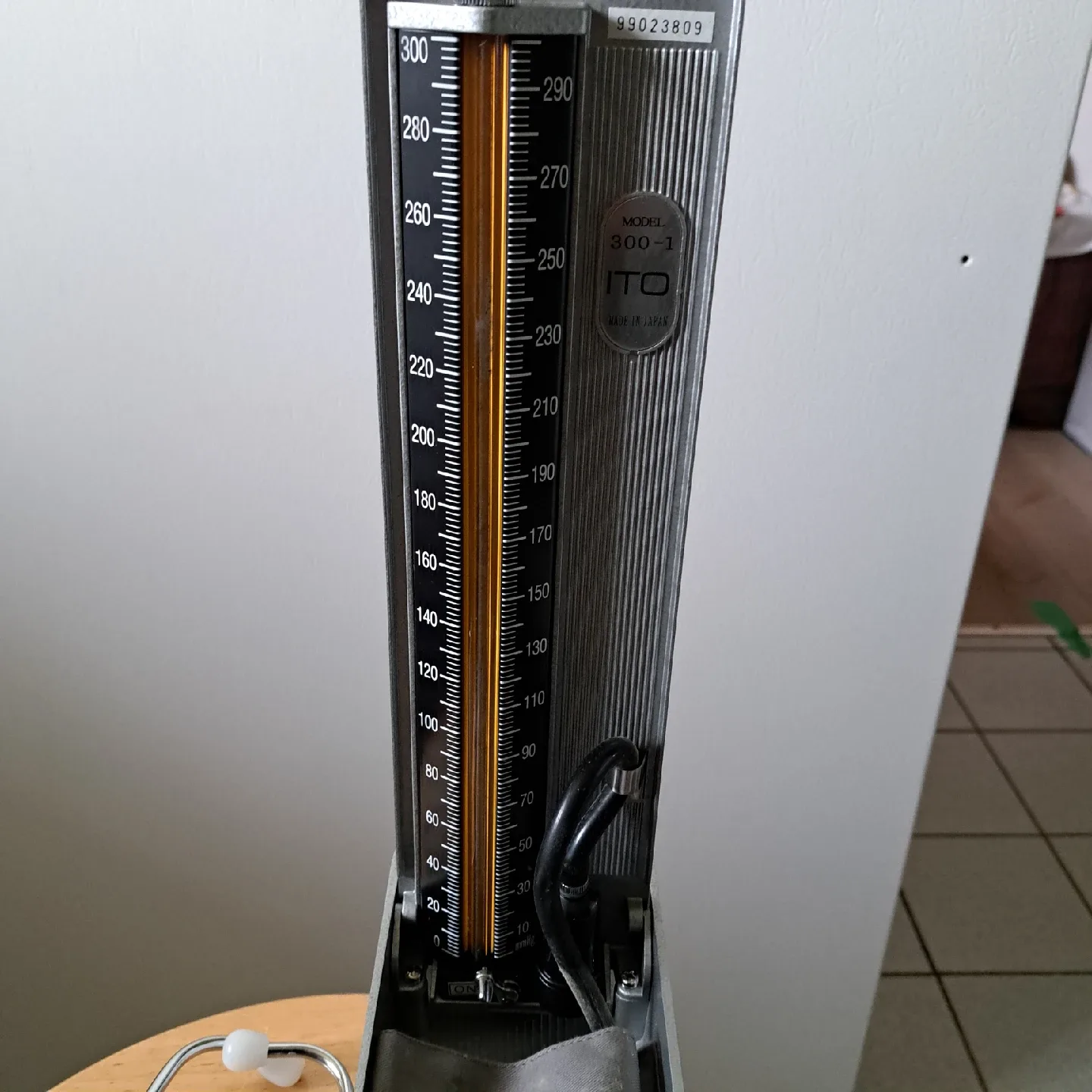 Srethoscope n Mercurial Sphygmomanometer image indicator(6)