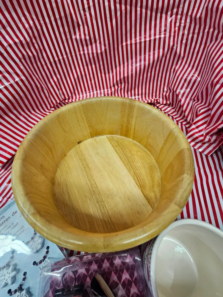 Popcorn Bowl, Wine Charms & Stoppers, Mug image indicator(6)