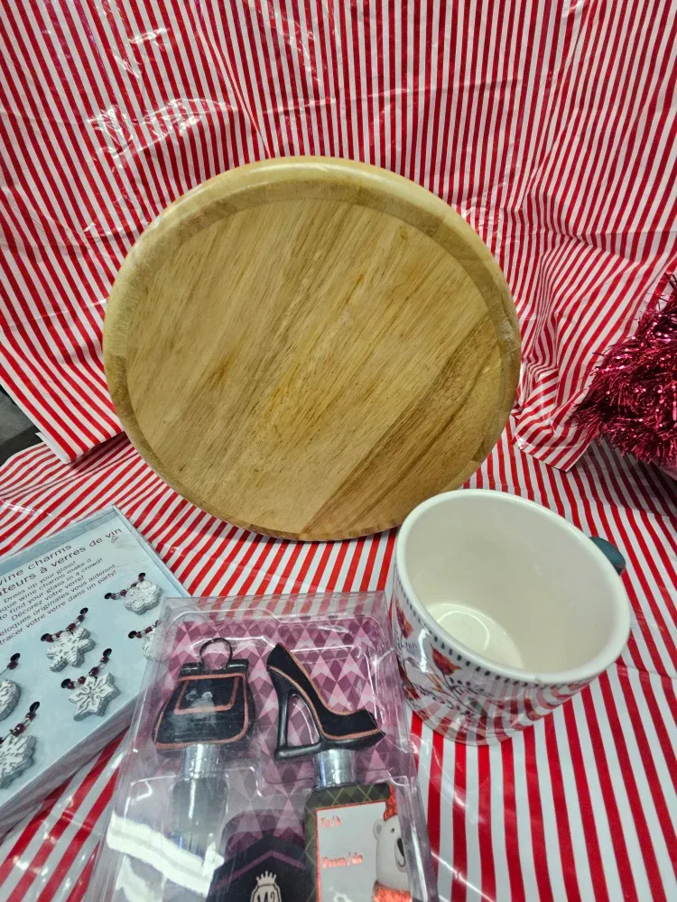 Popcorn Bowl, Wine Charms & Stoppers, Mug image indicator(7)