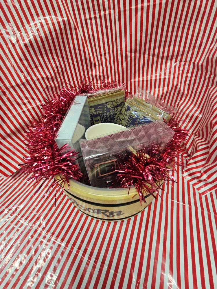 Popcorn Bowl, Wine Charms & Stoppers, Mug image indicator(8)