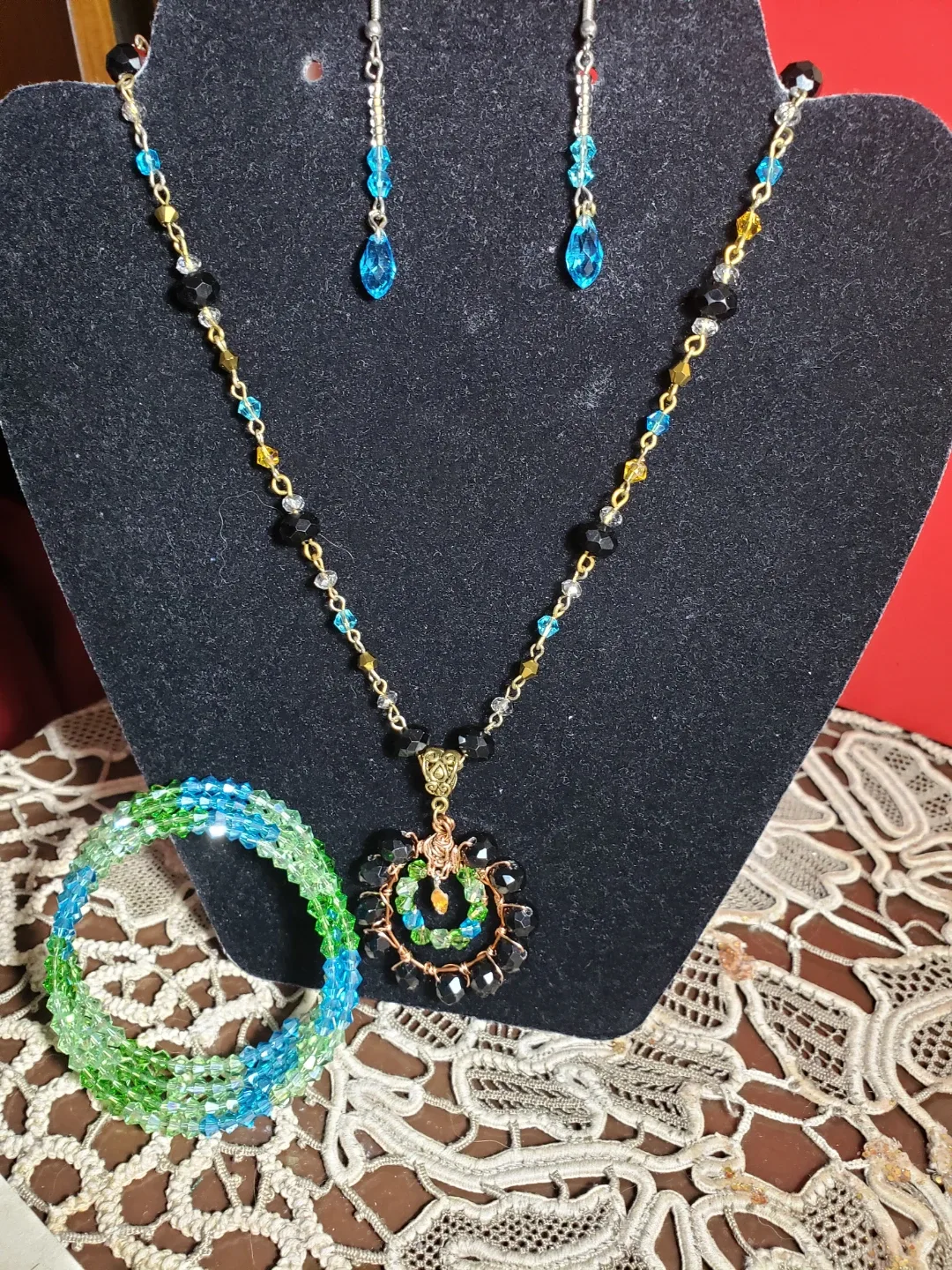 new Handmade Beaded Necklace and Earring Set image indicator(7)