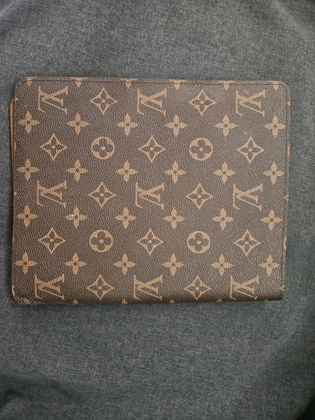 Louis Vuitton Monogram Canvas Agenda Cover image indicator(3)