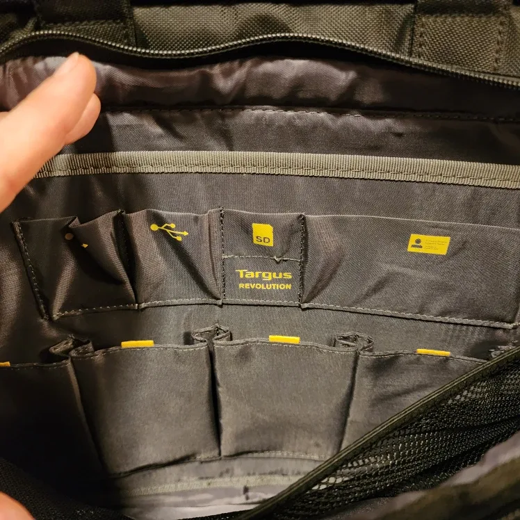 Targus Revolution Laptop Bag image indicator(4)