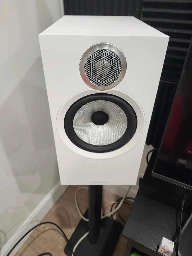 Bowers & Wilkins 606 S3 Bookshelf Speakers + Cambridge Speaker image indicator(9)