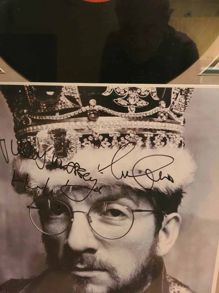 Framed Elvis Costello 'King of America' Autographed Record - photo 3