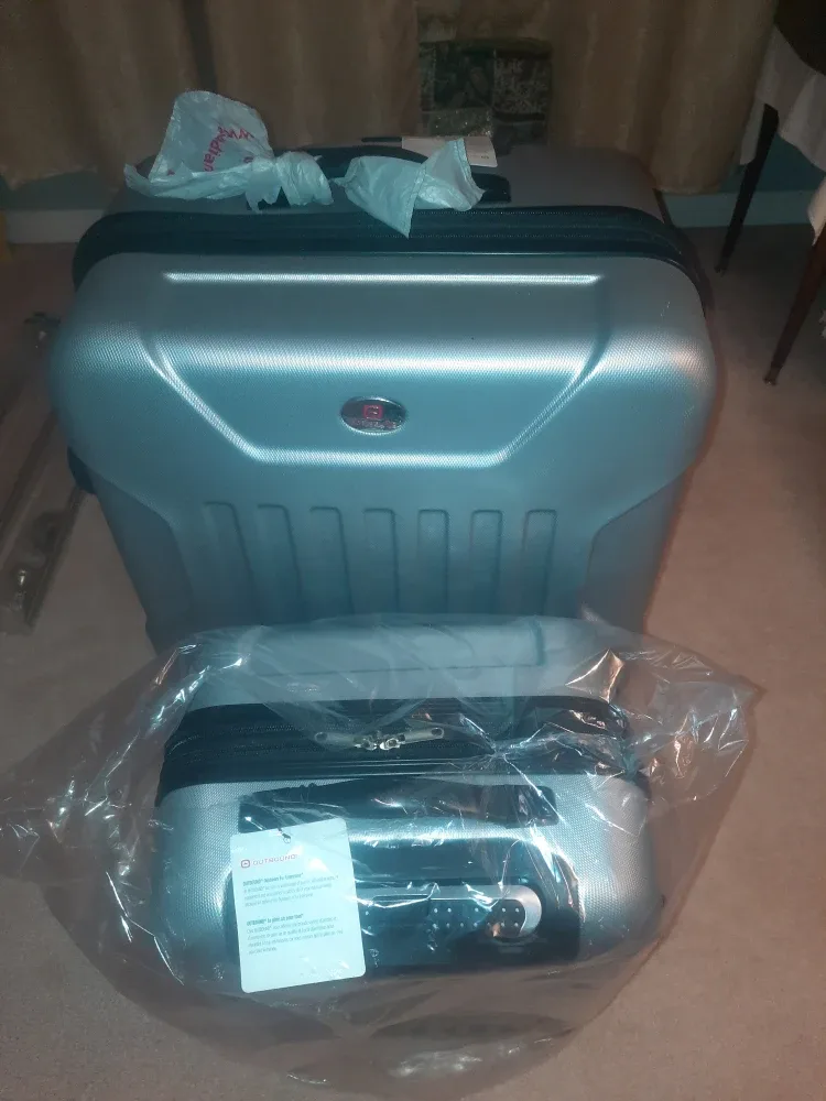Outbound Silver Hardside Luggage Set - NEW! image indicator(2)