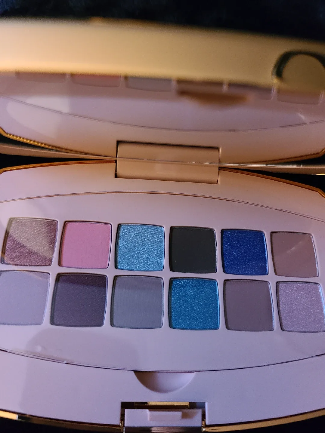 Gucci Gorgeous Flora Eyeshadow Palette image indicator(2)