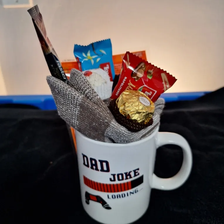 WarmUps Hand Warmers & Dad Joke Mug Gift Set image indicator(2)