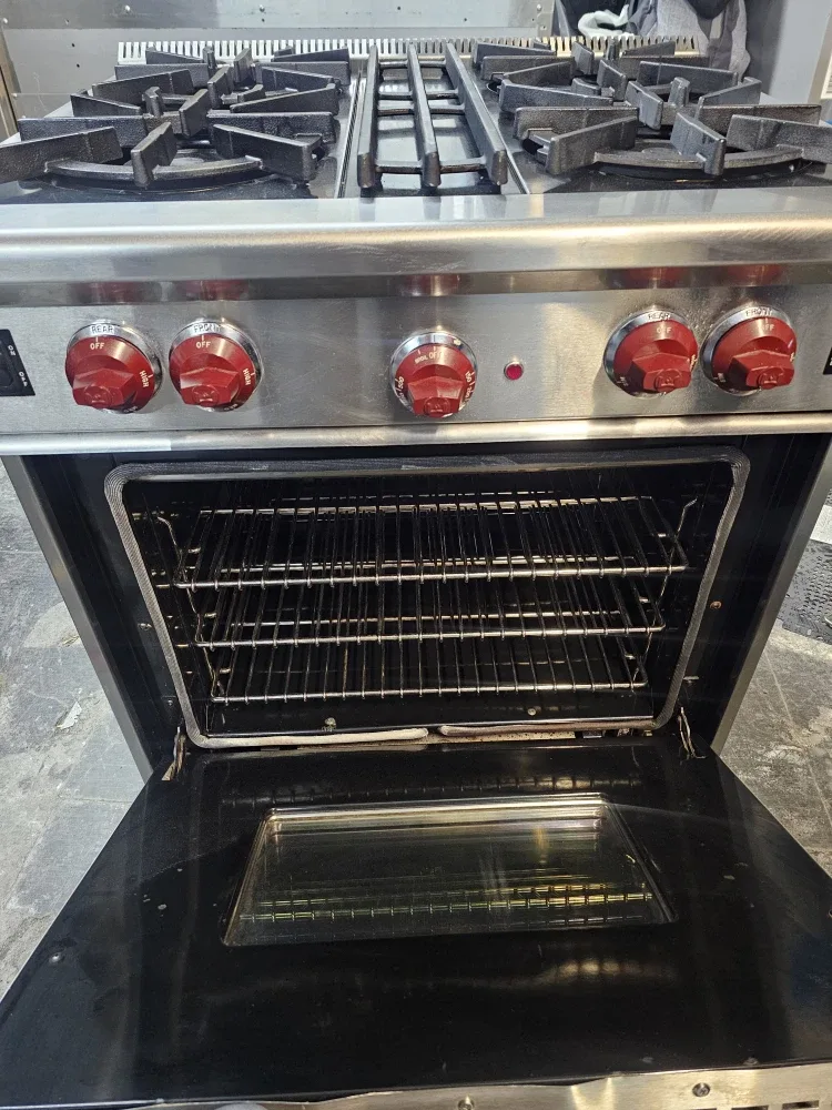 Wolf 30in Stainless steel gas stove image indicator(2)