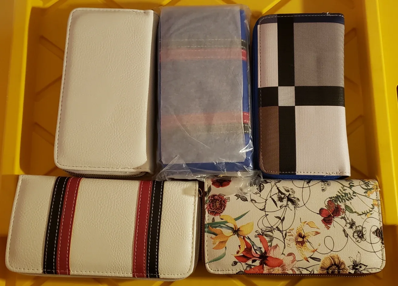 5 Assorted Fashion Wallets, New, Perfect for Gifts!