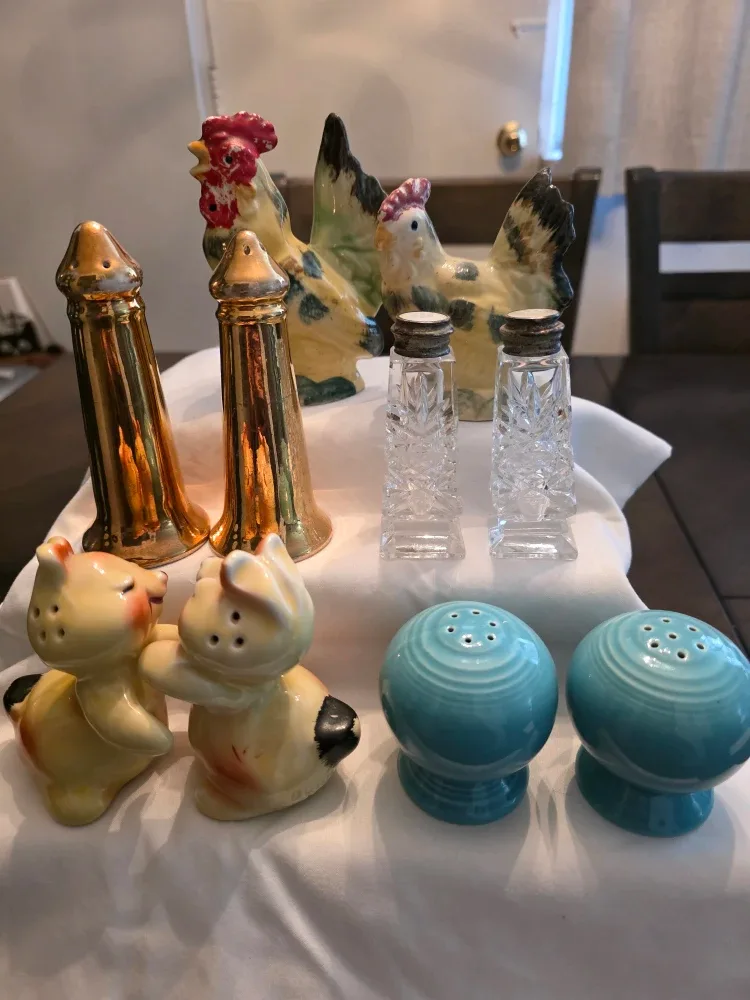 5 Sets Vintage Salt & Peppers image indicator(2)