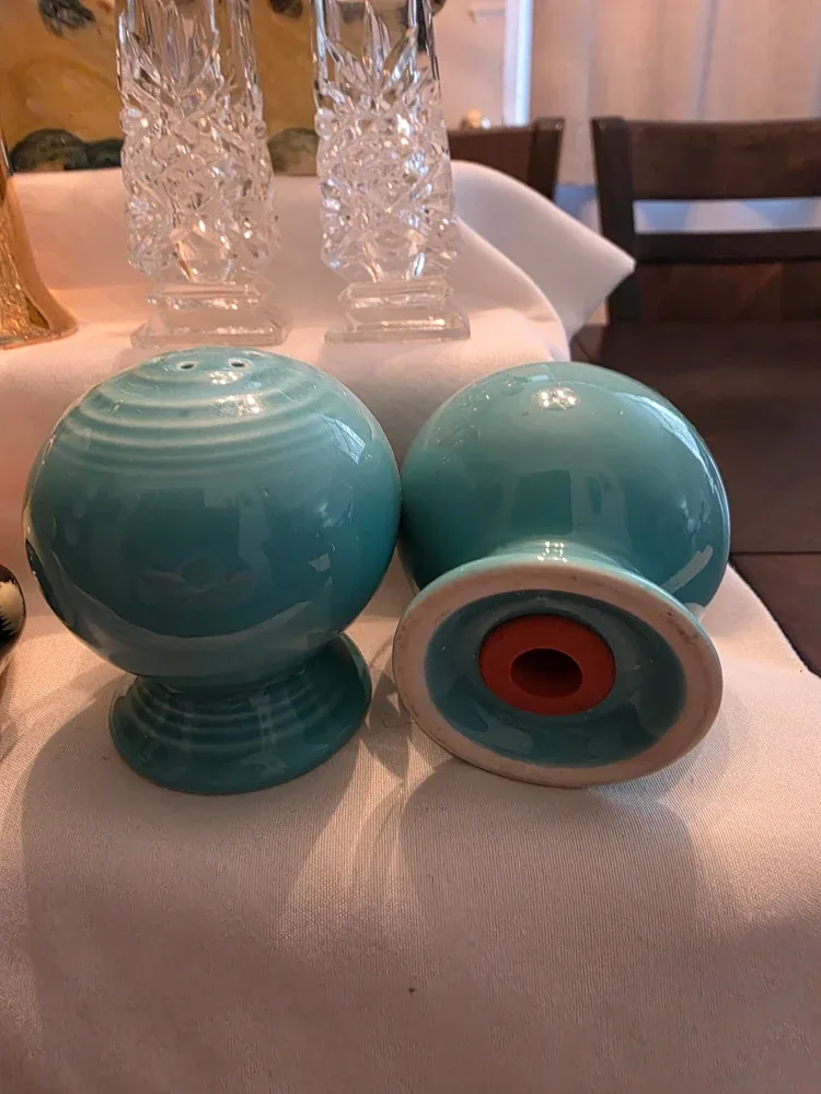 5 Sets Vintage Salt & Peppers image indicator(3)