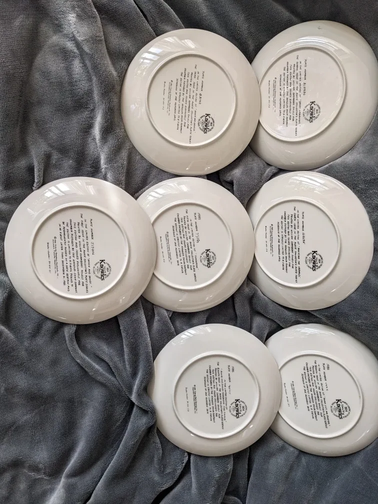Knowles Annie Collector Plates - Set of 7 image indicator(4)