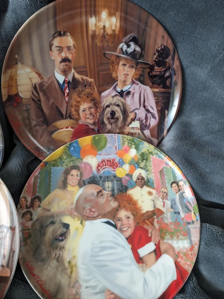 Knowles Annie Collector Plates - Set of 7 image indicator(5)