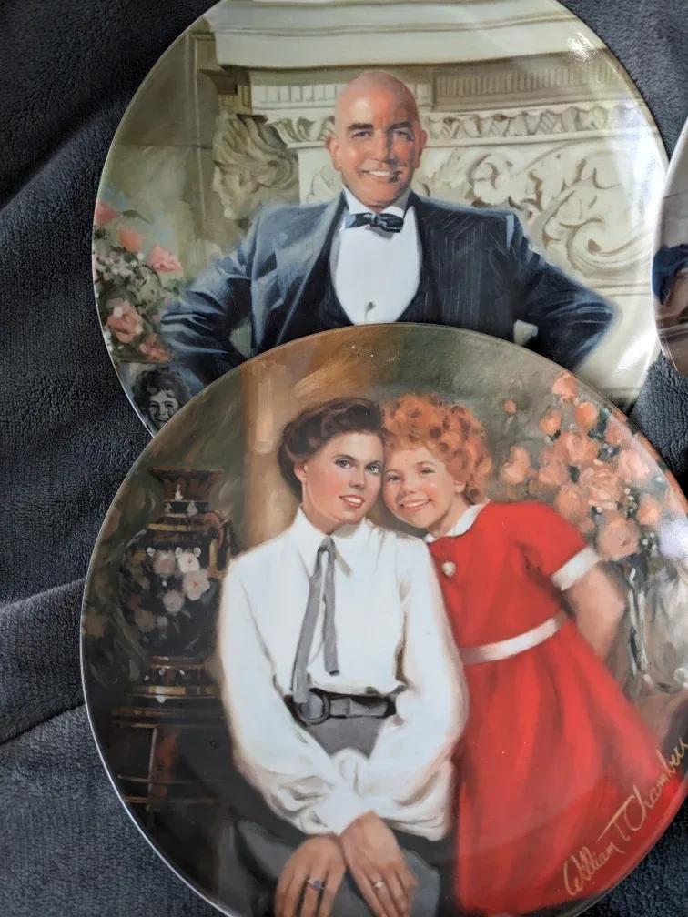 Knowles Annie Collector Plates - Set of 7 image indicator(7)