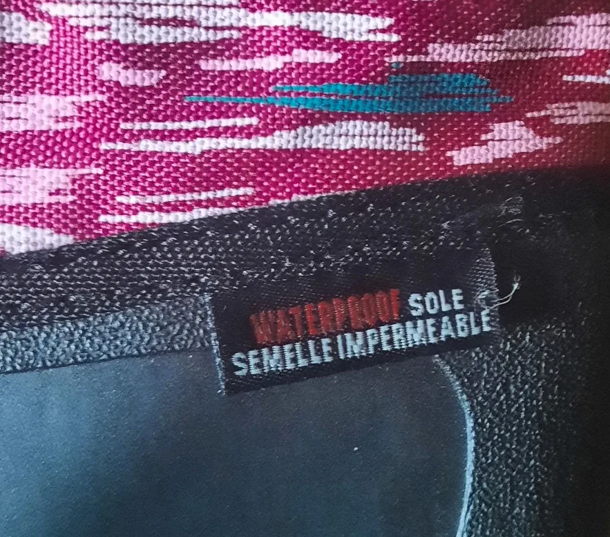 Girls/Youth Size 3 Winter Boots. image indicator(3)