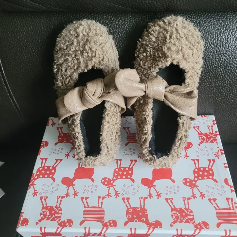 Fuzzy Beige Slippers with Bow