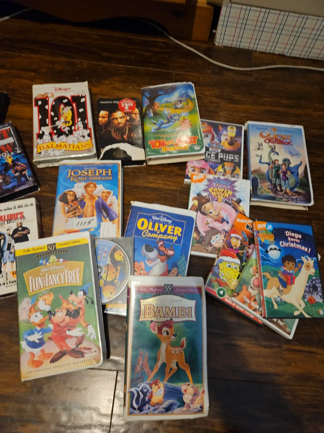 VHS MOVIES BUNDLE and few dvds image indicator(5)