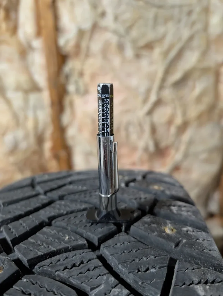 (3)-195/60R15 Studded Winter Tires On Steel Rims 5x114.3 image indicator(3)