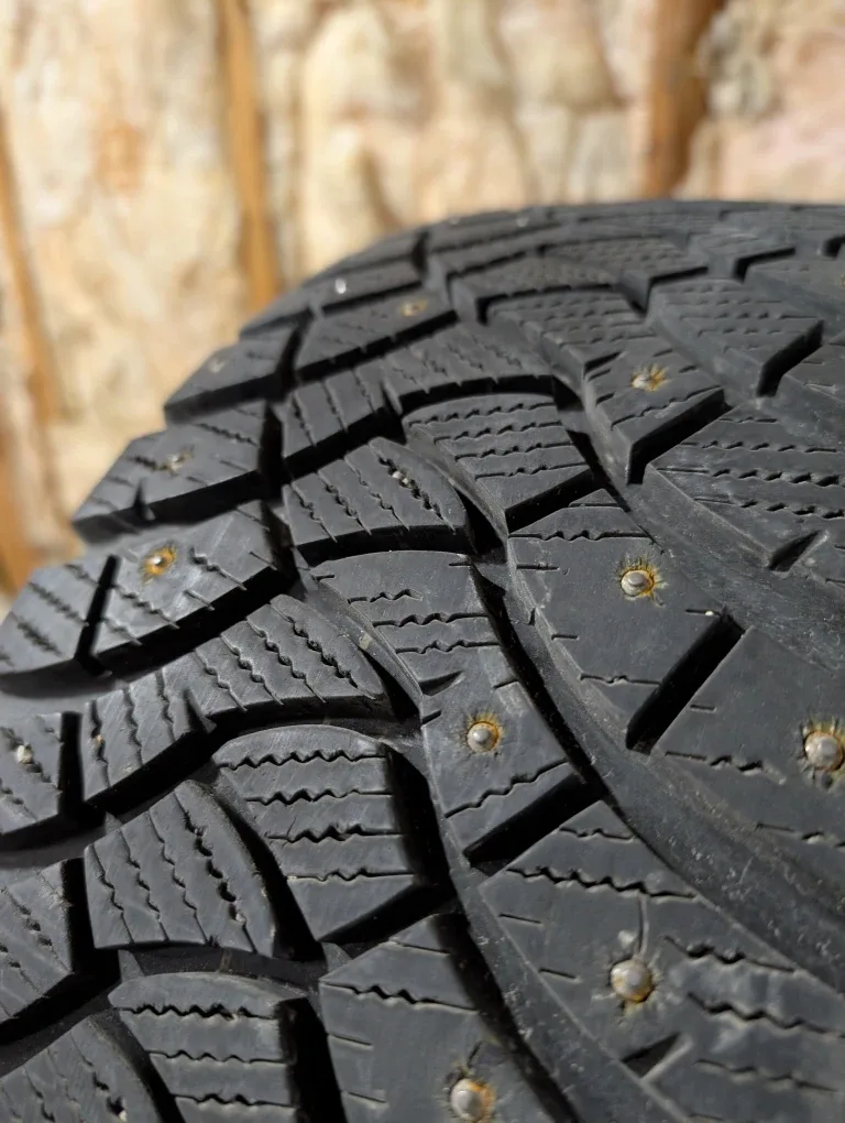 (3)-195/60R15 Studded Winter Tires On Steel Rims 5x114.3 image indicator(5)