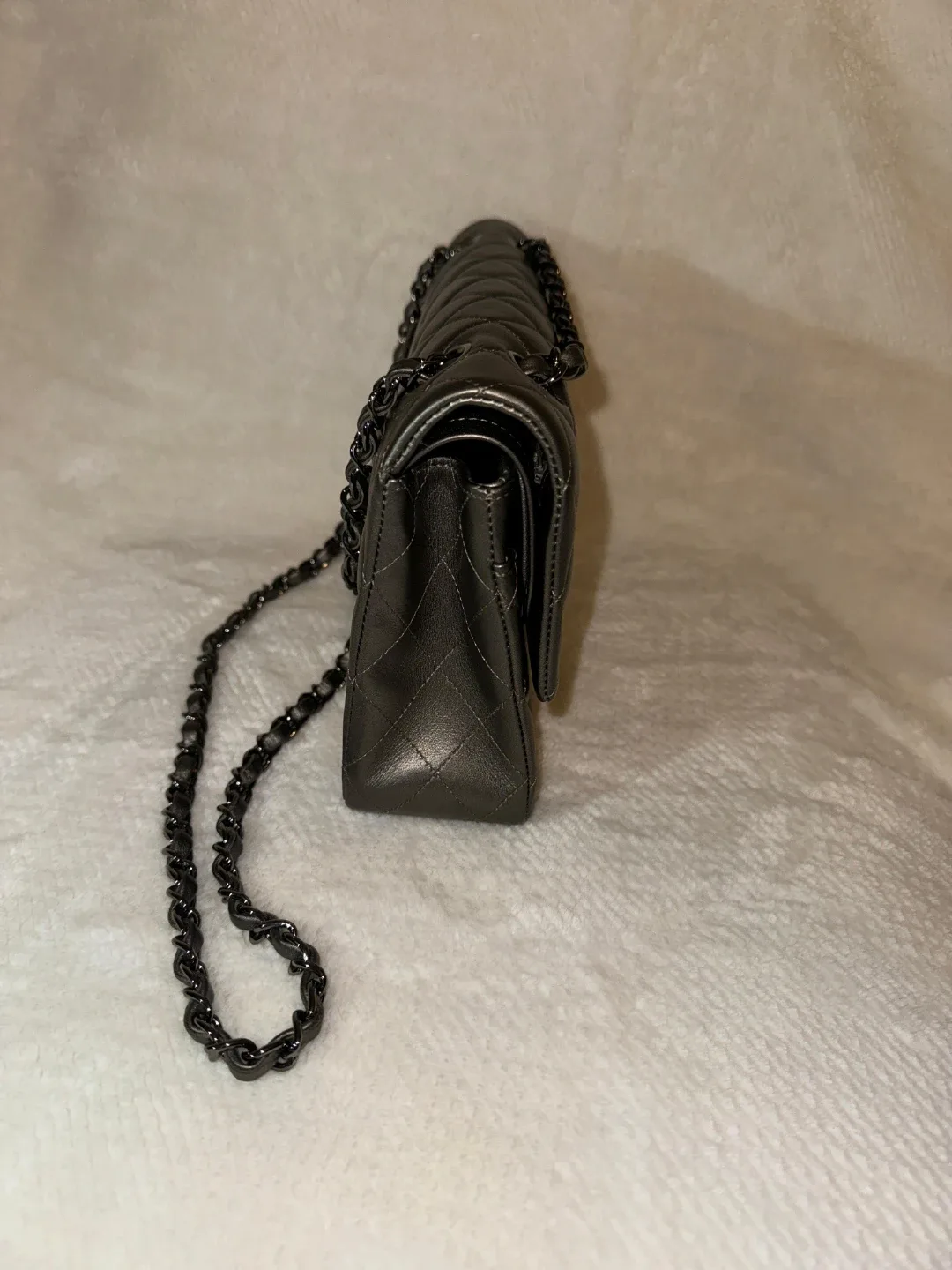 Chanel Classic Flap Bag brand new image indicator(7)