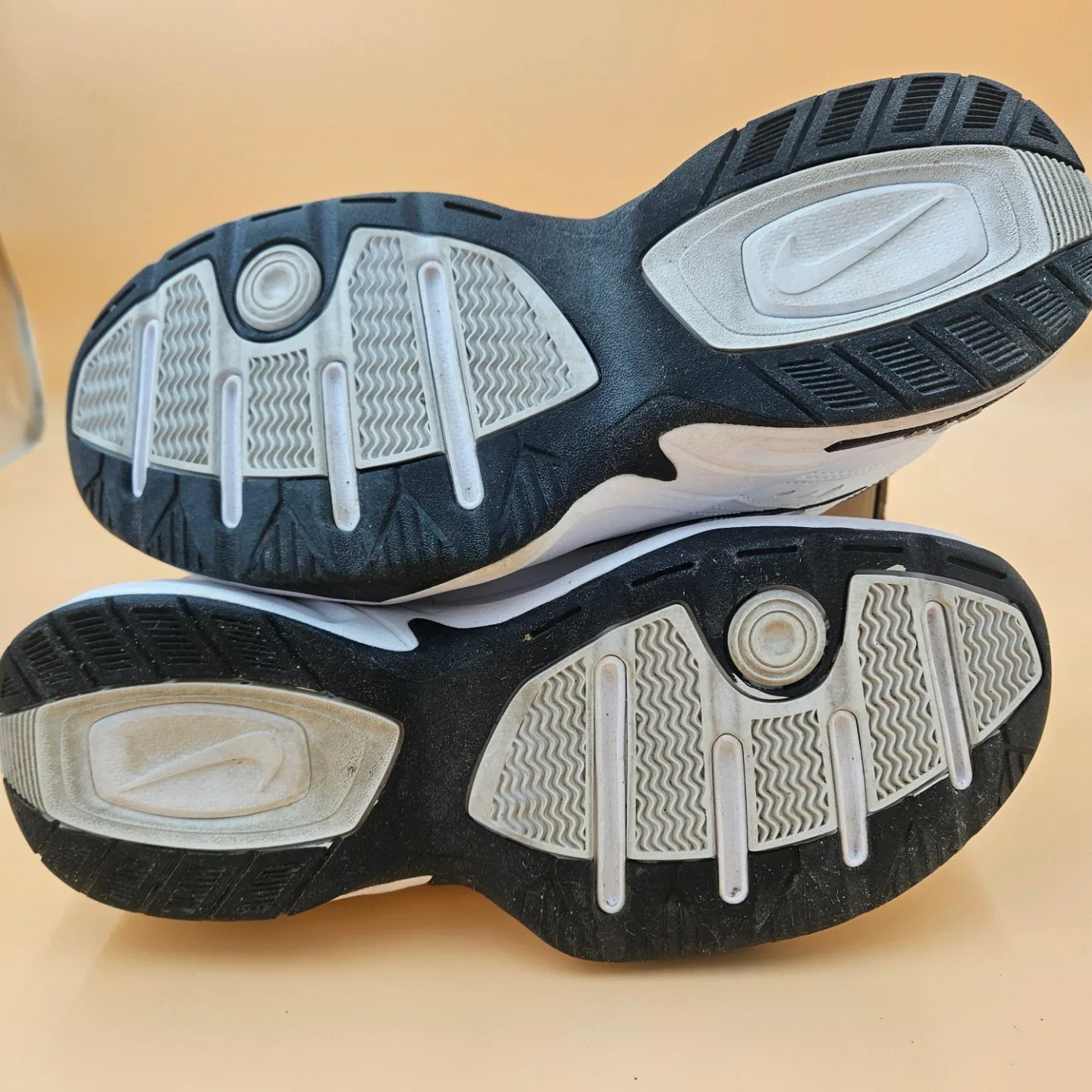 Nike Men Air Monarch IV Running Shoe White Athletic Size 9 image indicator(8)