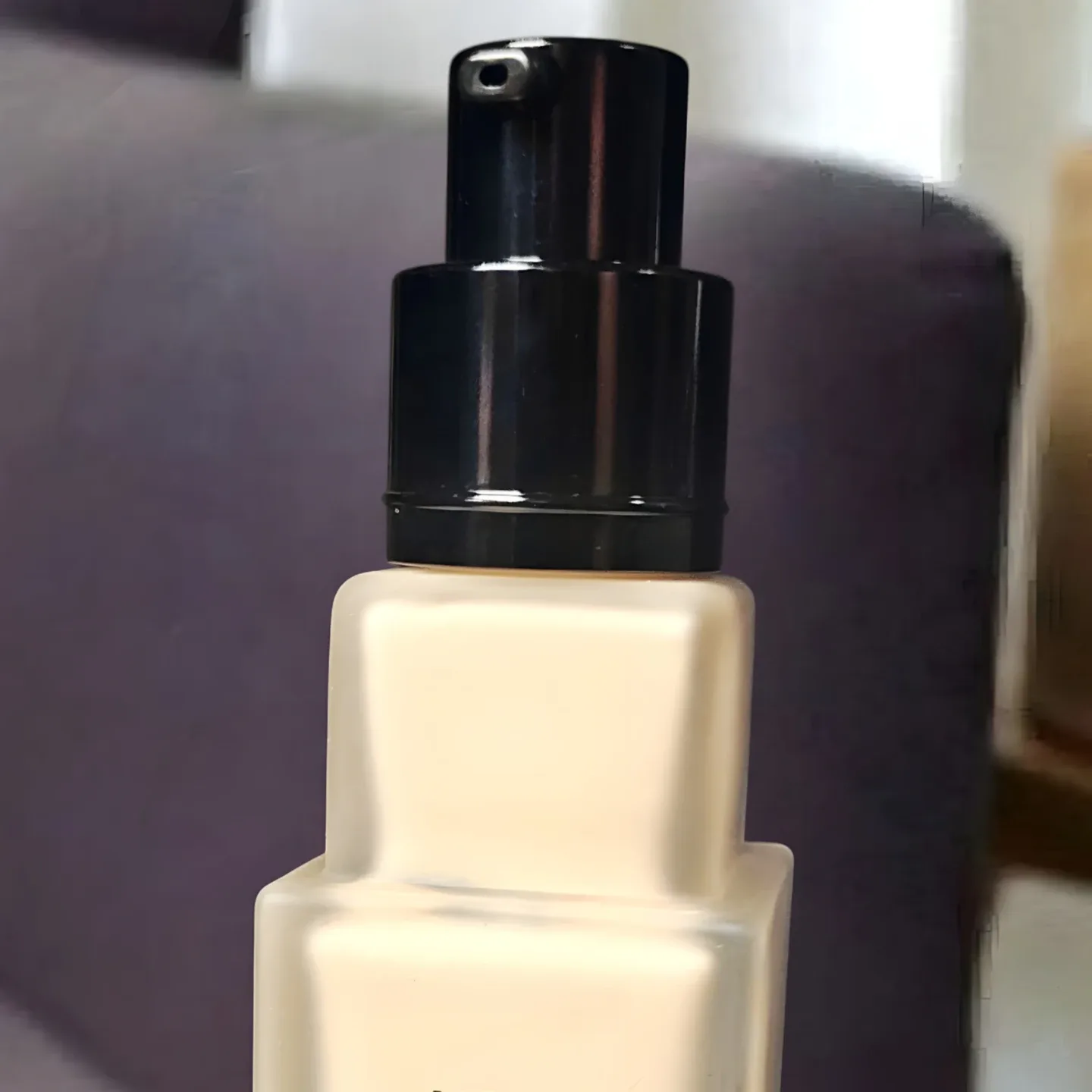 NIB GIVENCHY Prisme Libre Skin-Caring Matte Foundation image indicator(4)