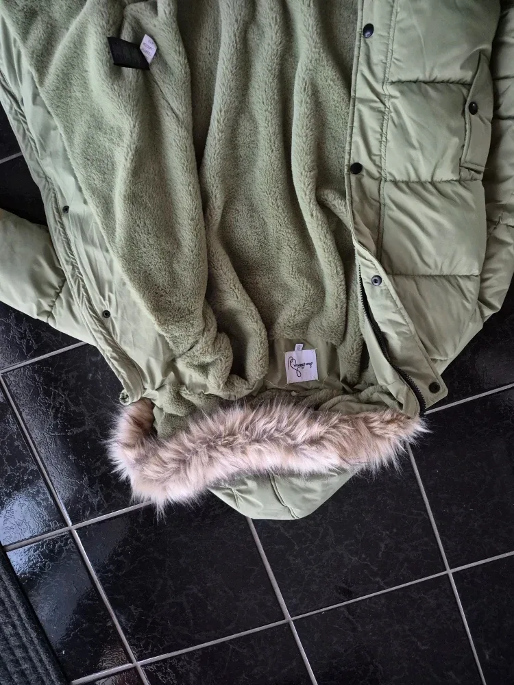 Girls XL (16) Puffer jacket - sage green image indicator(2)