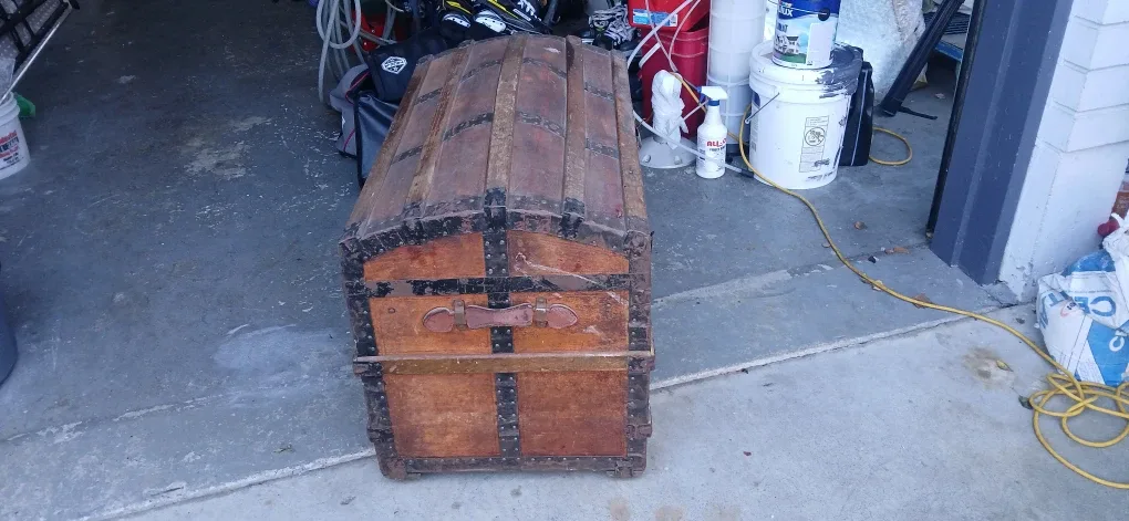 Antique steamer trunk image indicator(3)