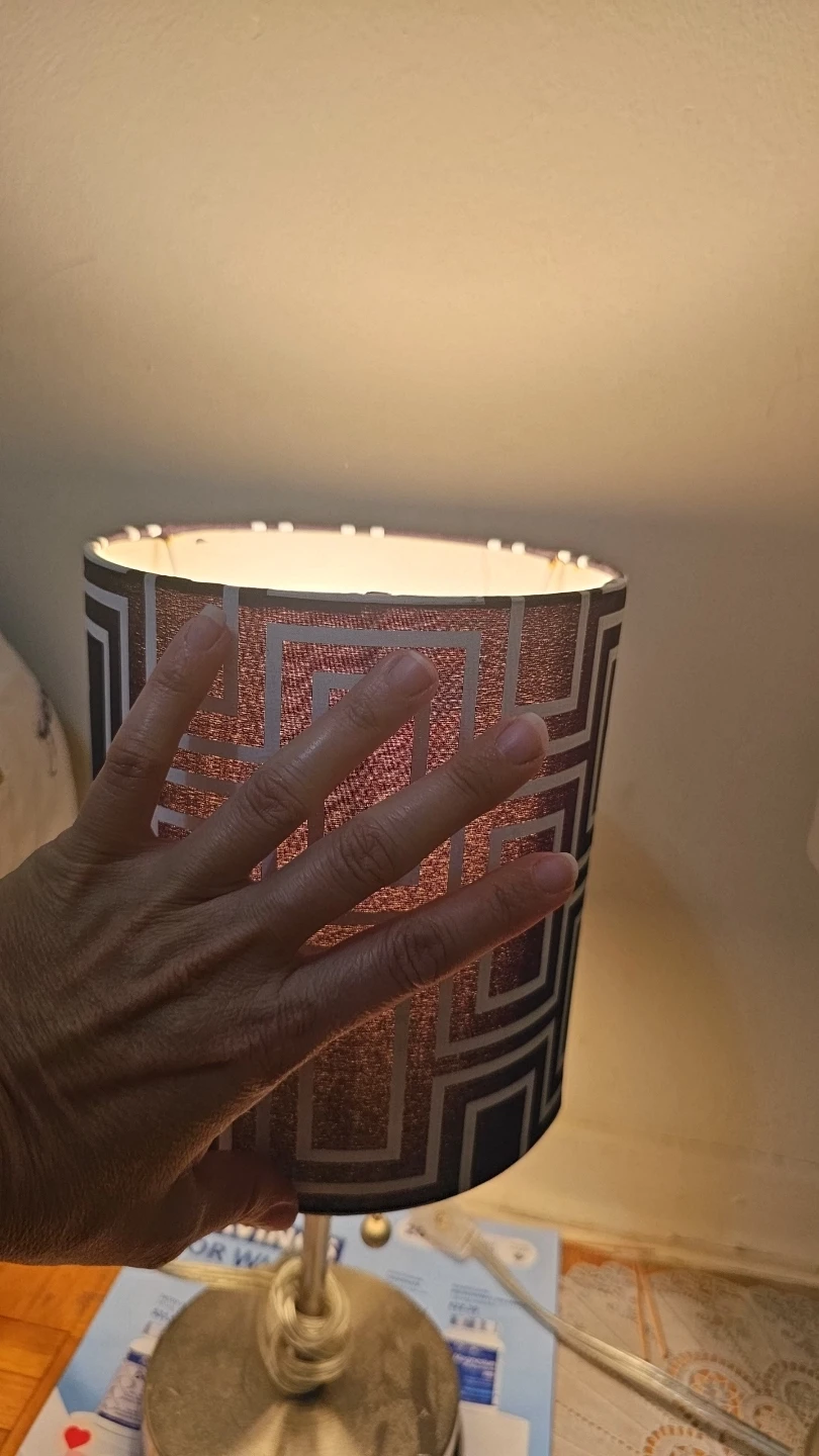 Table Lamp with Geometric Pattern Shade - photo 3