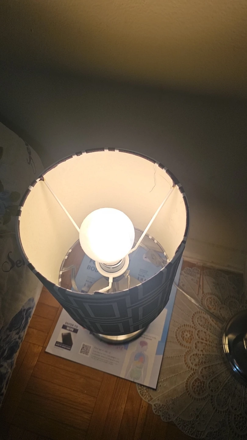 Table Lamp with Geometric Pattern Shade - photo 4