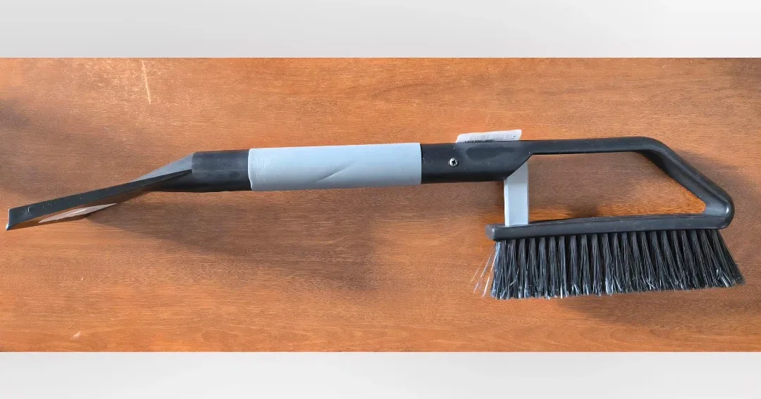 New ToM-PaR Snow Brush and Ice Scraper - Grey image indicator(3)