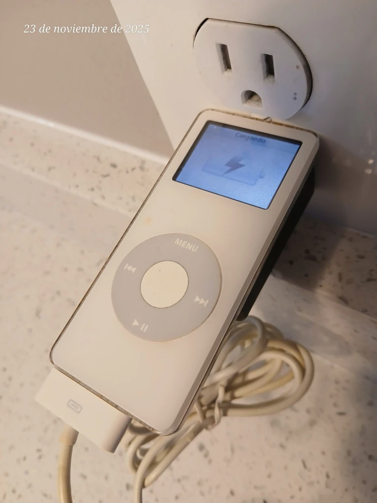 2GB Nano ipod 2nd Generation - photo 3