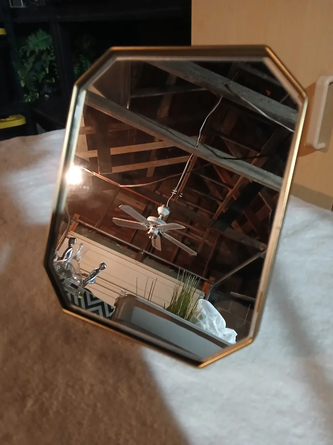 HomeSense Octagon Tabletop Mirror - Gold Frame image indicator(2)